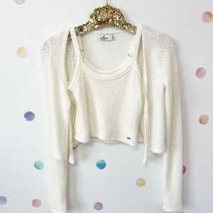 Hollister Cream Long Sleeve Crop Blouse